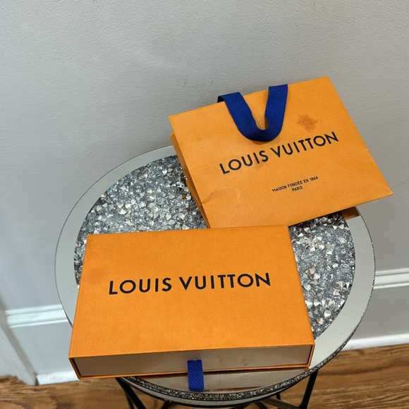 Louis Vuitton chunky Necklace-  Beautiful Gold Authentic Louis Vuitton NO FADING - Picture 5 of 5